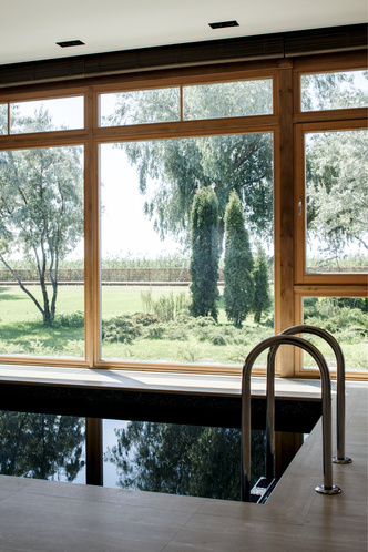 Как выглядит La Datcha Олега Тинькова в Астрахани, которая сейчас продается