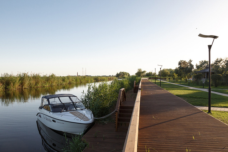 Как выглядит La Datcha Олега Тинькова в Астрахани, которая сейчас продается