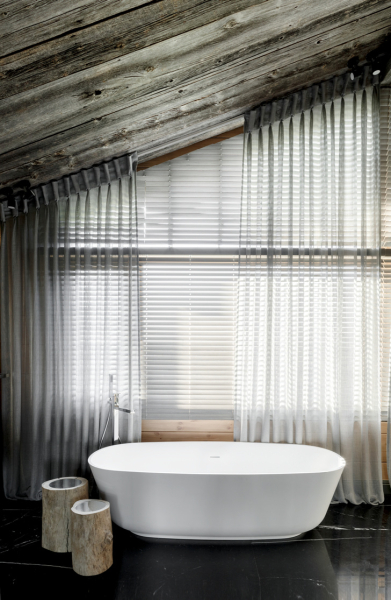 Как выглядит La Datcha Олега Тинькова в Астрахани, которая сейчас продается