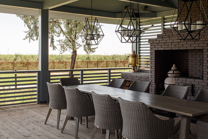 Как выглядит La Datcha Олега Тинькова в Астрахани, которая сейчас продается