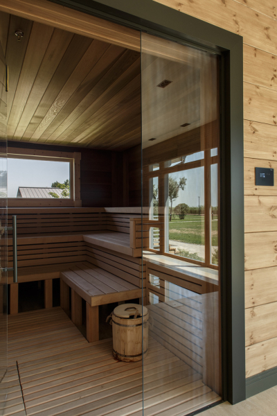 Как выглядит La Datcha Олега Тинькова в Астрахани, которая сейчас продается