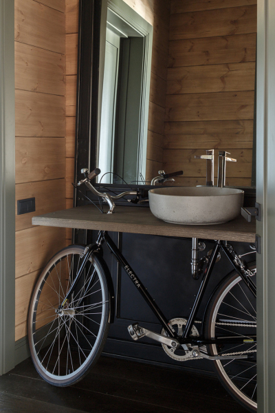 Как выглядит La Datcha Олега Тинькова в Астрахани, которая сейчас продается