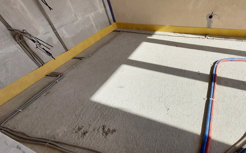 Как защитить пол от шума снизу? Правила устройства плавающей стяжки